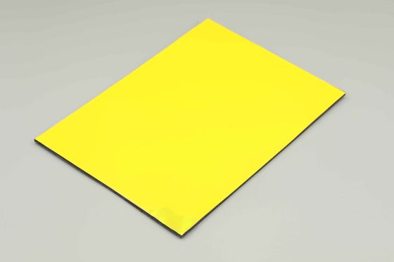 Panel de aluminio compuesto de color amarillo brillante exterior PE de 122 cm x 244 cm Panel de Acp impermeable