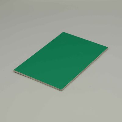 Verde 1.50X2.44M Tamaño de ancho extra Panel compuesto de aluminio para la decoración de edificios de construcción 4MM