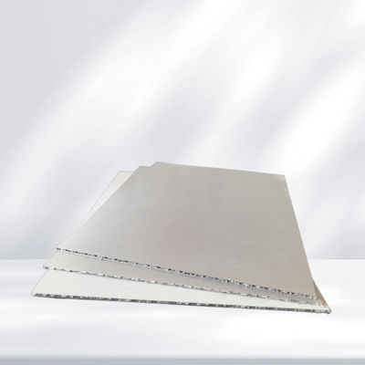 Panel de aluminio de forma corrugada única maximiza la fuerza y la estabilidad, al tiempo que facilita la escorrentía de agua ligero haciendo la instalación rápida y eficiente