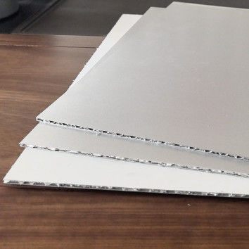 2.0 mm de espesor Hojas corrugadas de aluminio Excelente aislamiento térmico y acústico