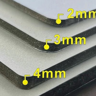 Paneles Compuestos de Aluminio ACP PE Ignífugos Grises para Revestimiento de Paredes Exteriores e Interiores de Edificios 4MM 1.22 X 2.44m